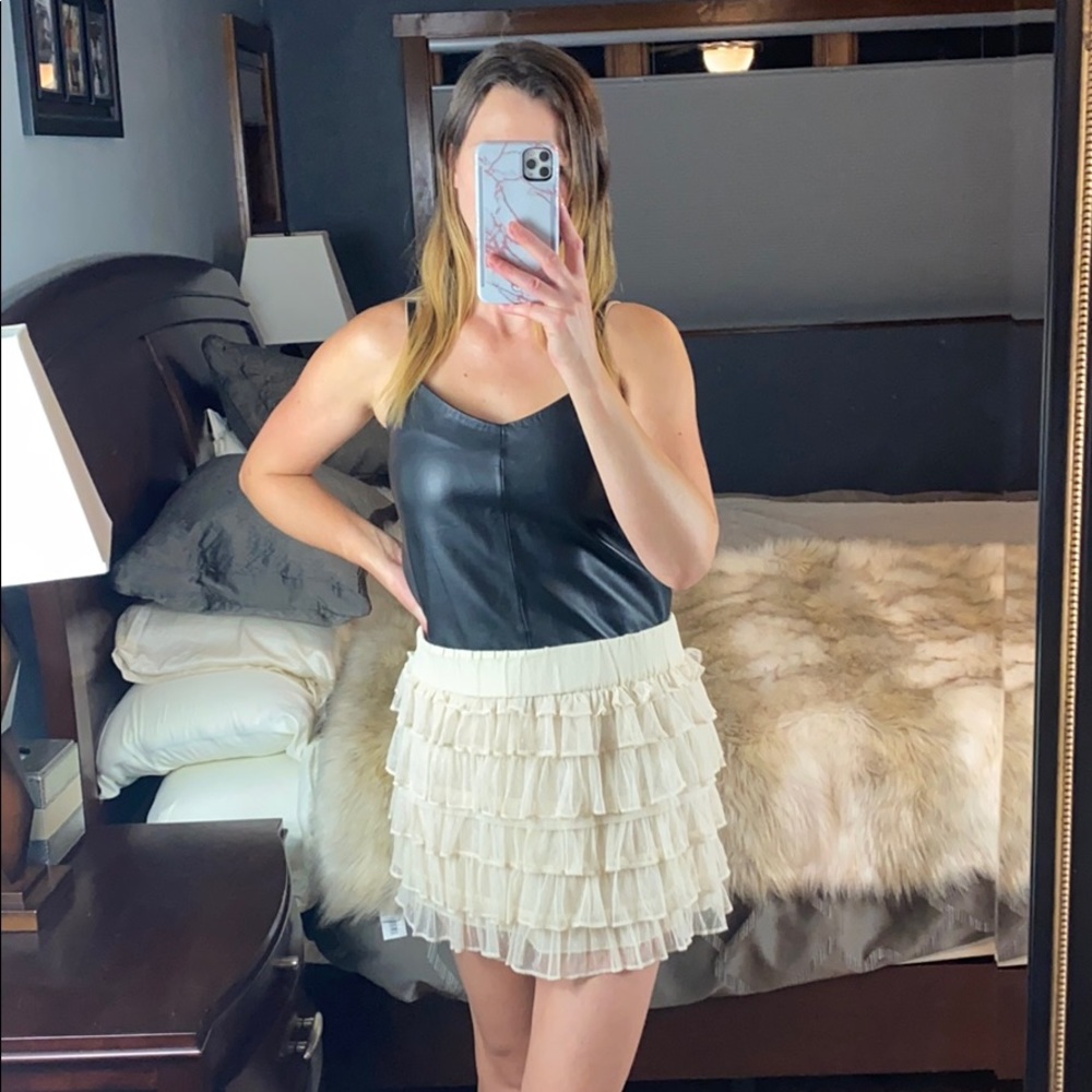 London Jean Cream Tiered Mini Skirt, size 8